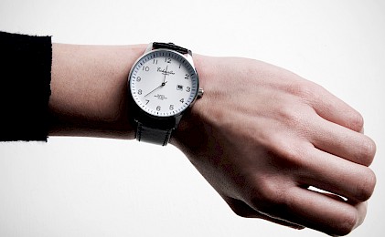 Let’s Meet at 3 O’Clock